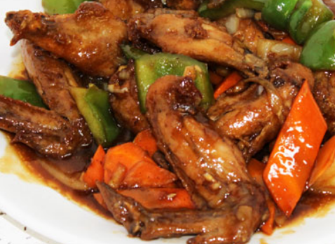 Крылья куриные тушеные с овощами (46)