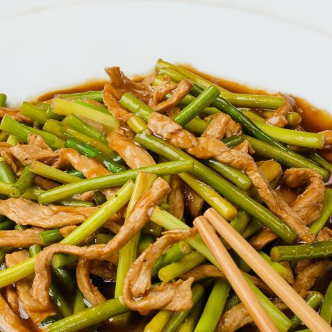 Свинина со стрелками чеснока (58)